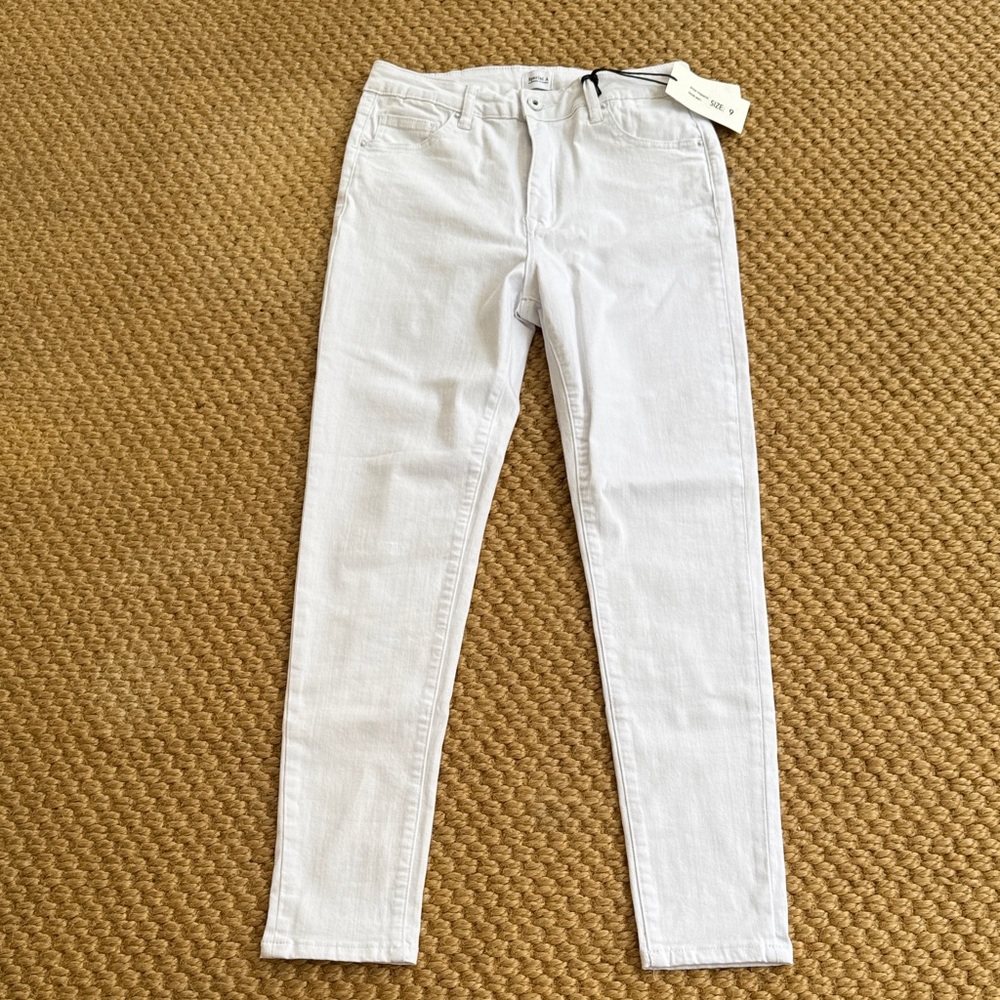 NWT Elegant White Skinny Jeans for Women